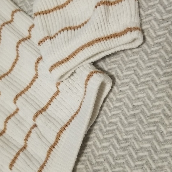 Garage Rib Knit Top - Picture 3 of 4